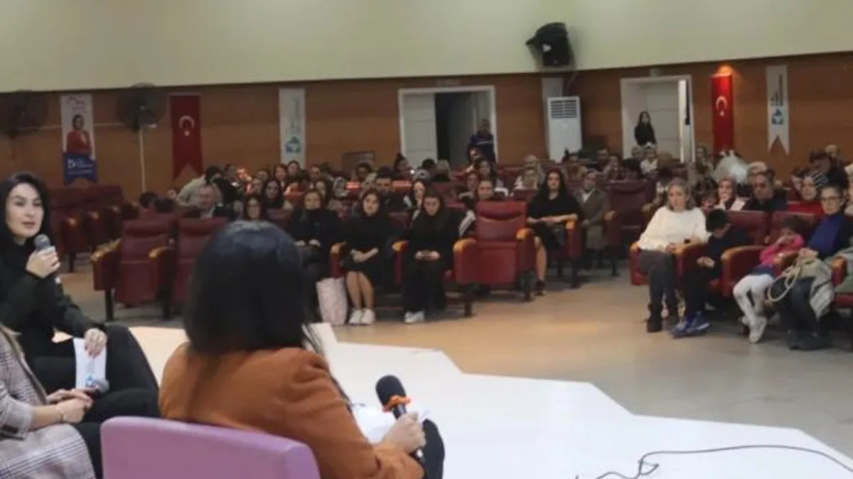 İzmit'ten dijital dünyada sağlıklı çocuk büyütme paneli