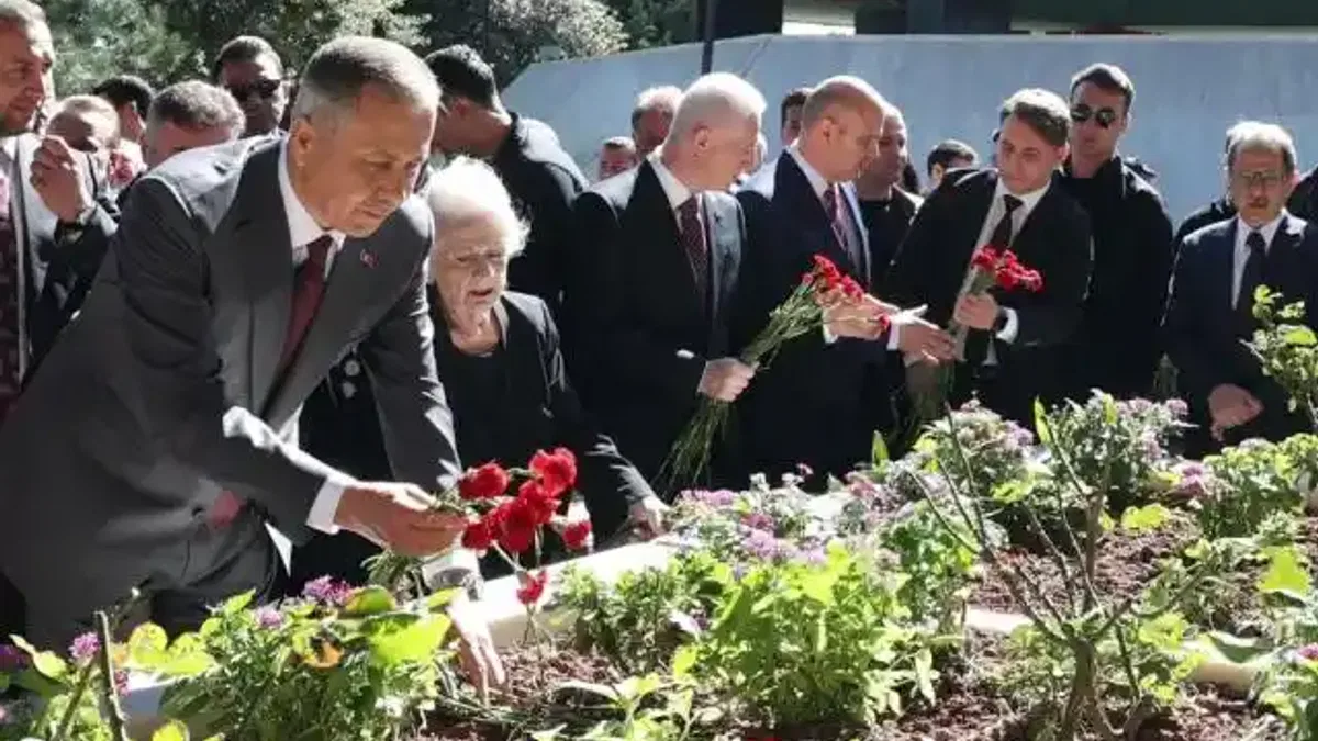 Adnan Menderes ve dava arkadaşları mezarları başında anıldı