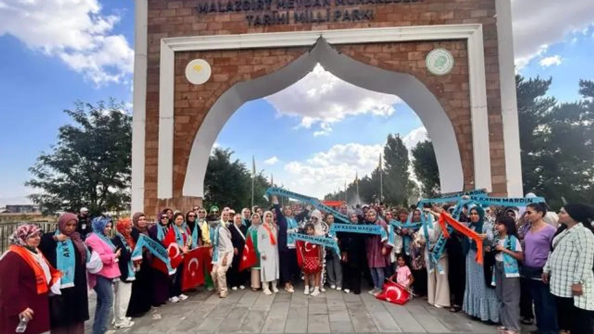 Mardinli  AK Kadınlar Malazgirt'te gövde gösterisinde bulundu