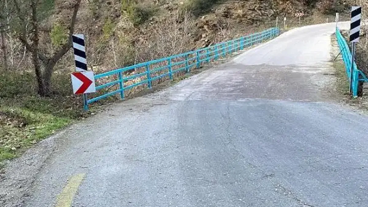 Salihli ve Alaşehir'de Köprü Korkulukları Yenilendi