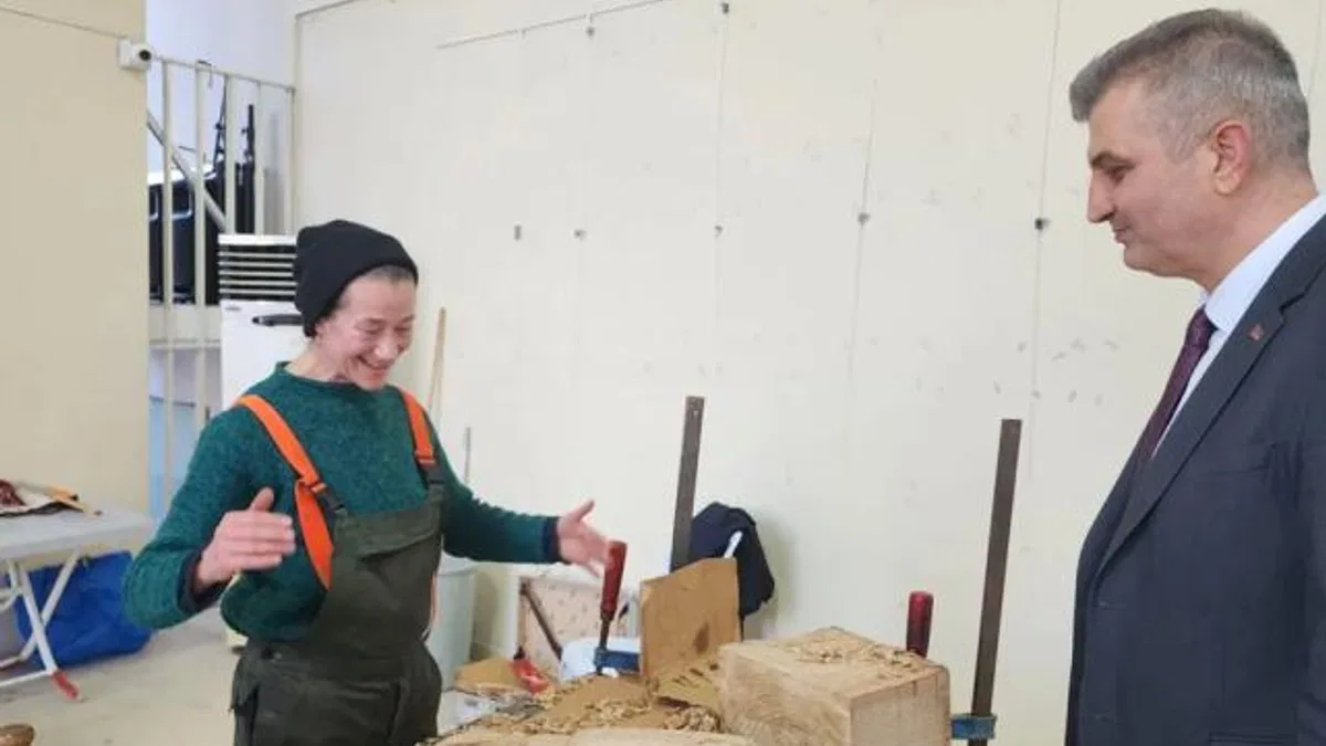 Ünlü heykeli onarmak için Almanya'dan Kocaeli'ne geldi