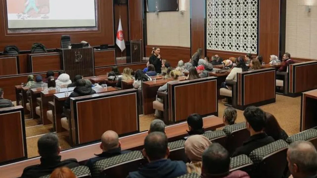Ankara Keçiören'de belediye personeline 'narko rehber' eğitimi