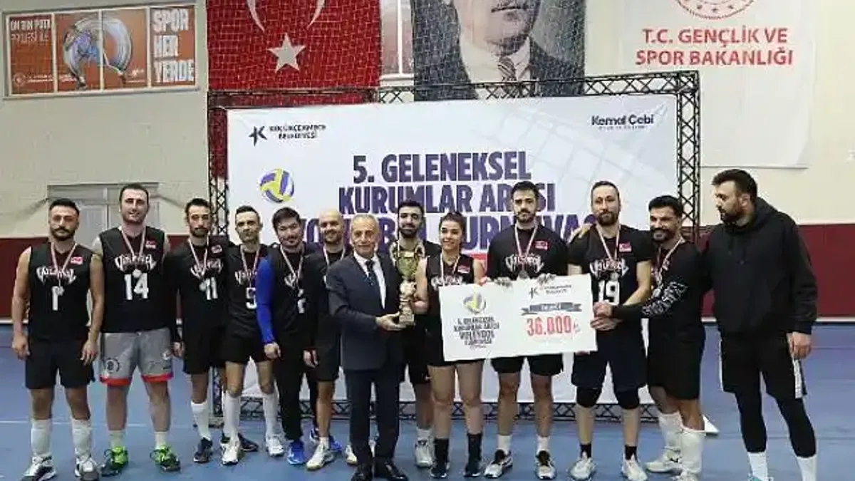 Kurumlararası Voleybol Turnuvası'nda Şampiyon Küçükçekmece İtfaiye