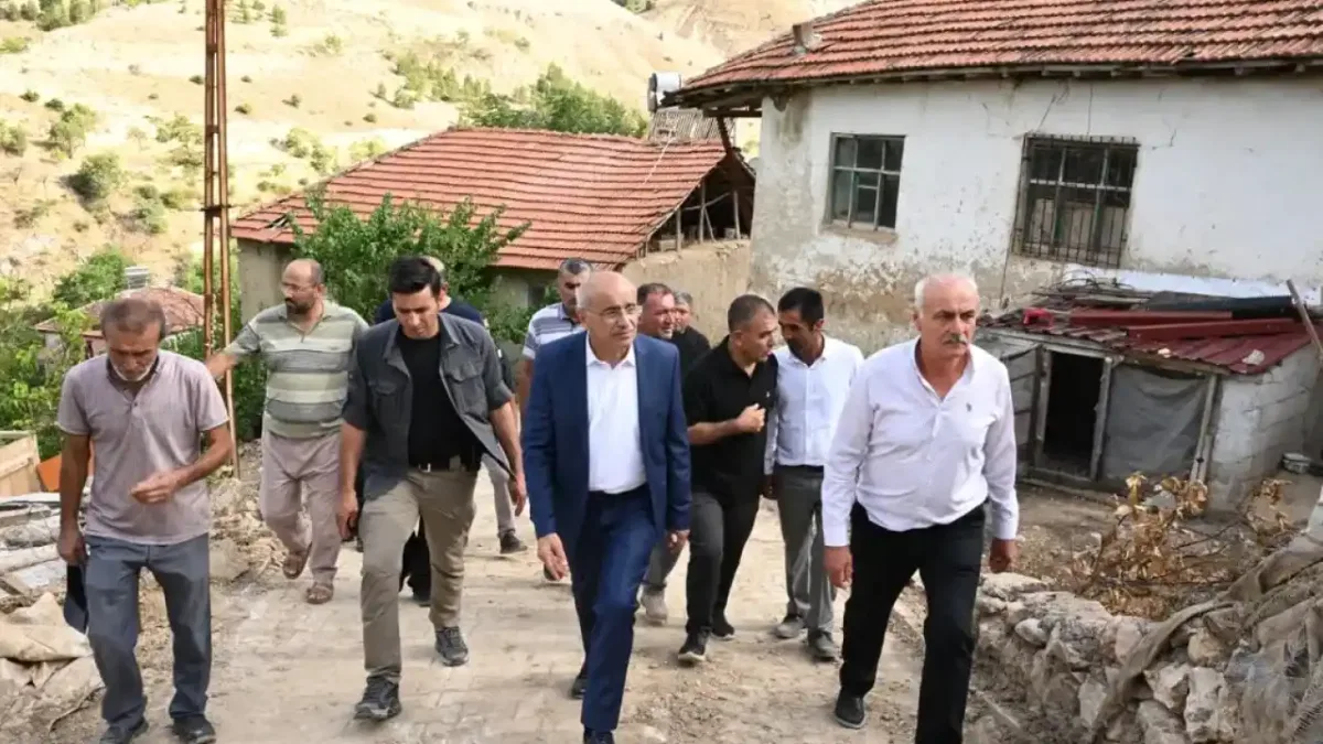Malatya Hekimhan'da selin yaraları sarılıyor