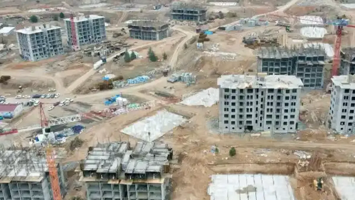 Başkan Sami Er, Akoğuz Kışlası'nda incelemelerde bulundu