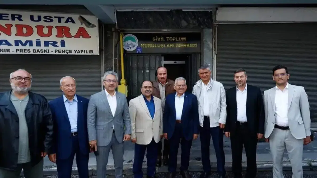 Gönüllü STK'lar Memduh Büyükkılıç'la bayramlaştı