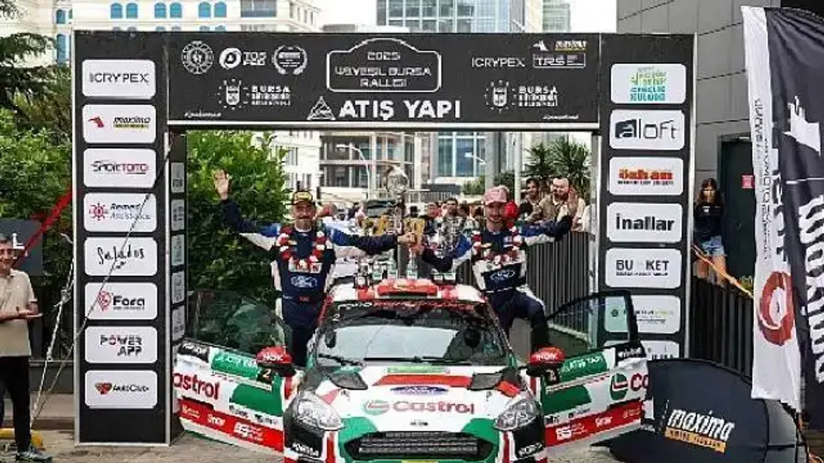 Castrol Ford Team Türkiye, Yeşil Bursa Rallisi'nde Sınıfını Domine Etti ve Markalar Kupasını Kaldırdı!