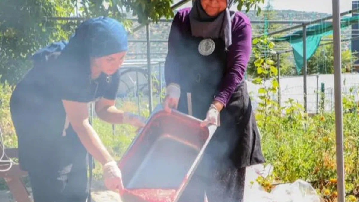 Antalya'da kışlık ürünler raflarda yerini aldı