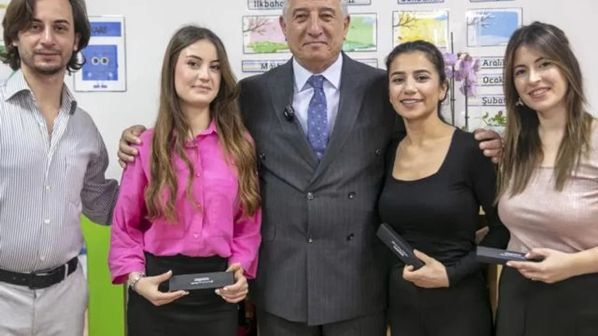İzmir Güzelbahçe'den öğretmenlere isme özel kalem
