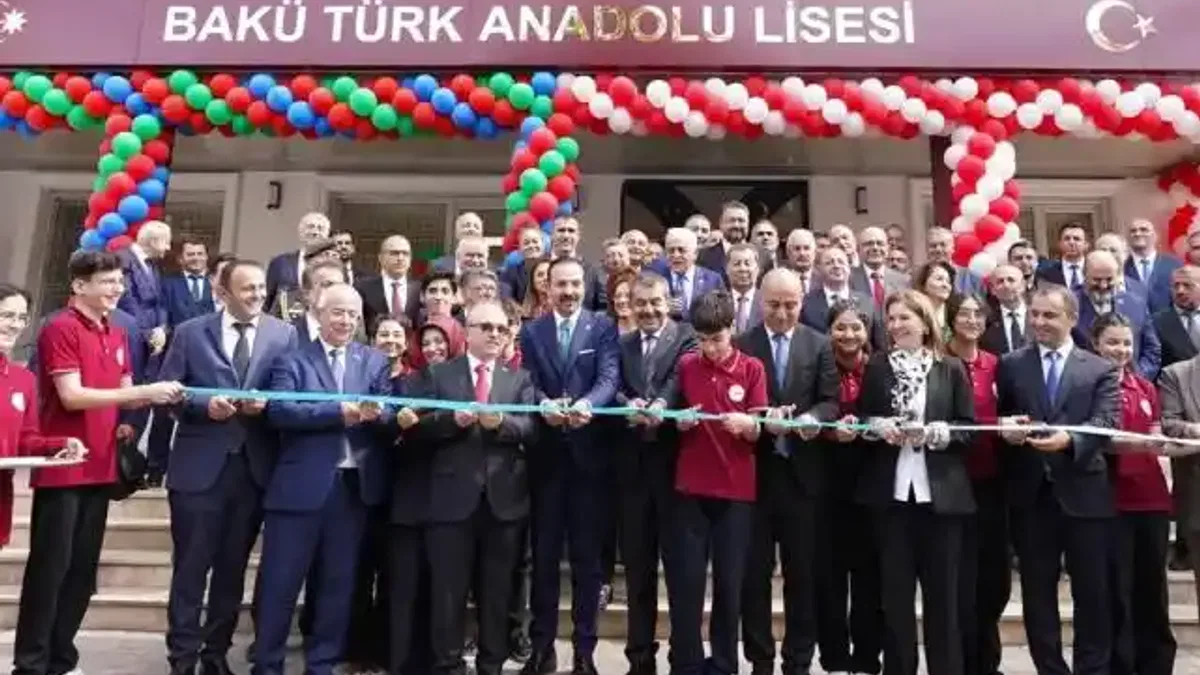 Azerbaycan'da Bakü Türk Anadolu Lisesi törenle açıldı