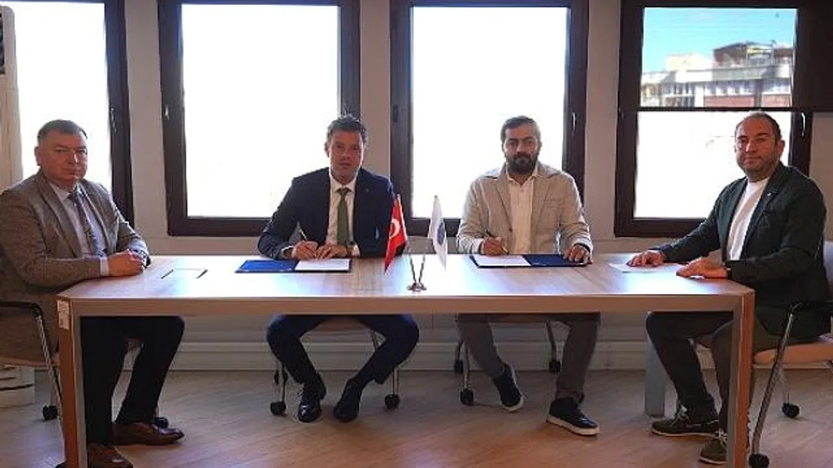 Çorlu Belediyesi, kentte atık tekstil ürünlerinin toplanması konusunda yürüttüğü çalışmalar kapsamında sözleşme yeniledi.