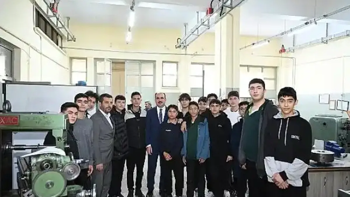 Başkan Altay, Selçuklu Mesleki ve Teknik Anadolu Lisesi Öğrencileriyle Buluştu