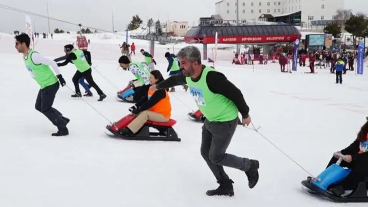 Kayseri Erciyes'te 'Artık Çekilmez Oldun' kızak yarışı