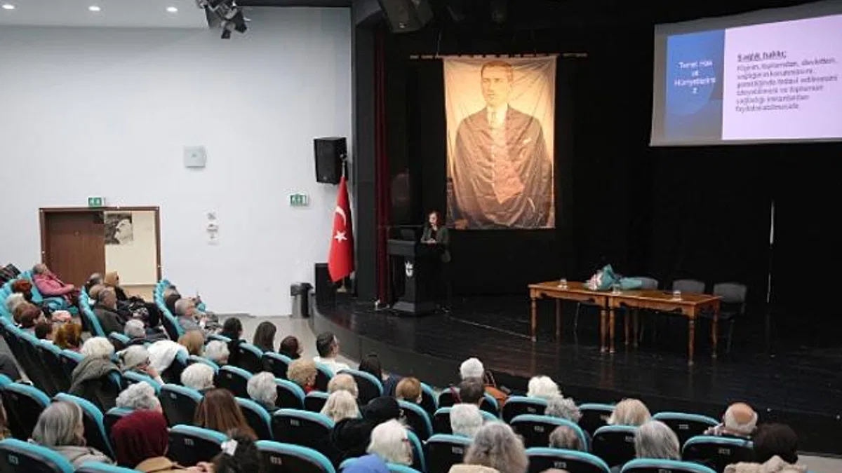 Yaşlı hakları Konak'ta masaya yatırıldı
