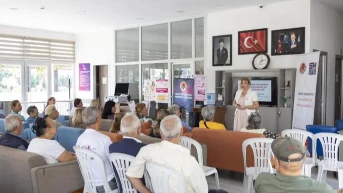 Mersin'de emekli evi üyelerine farkındalık eğitimi