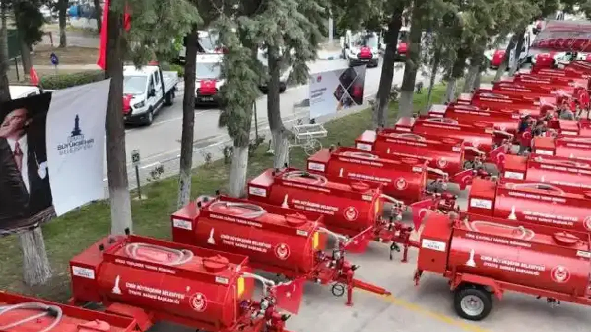 İzmir'de afetlere karşı güçlü adım... Orman köylerine 125 su tankeri
