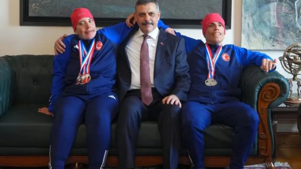 Bakan Çiftçi otizmli sporcuların dünya başarısını kutladı