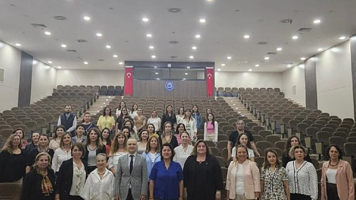 Hemşirelik Fakültesinde "Bilimsel Yayın Sürecinde Kolaylaştırıcılar" konuşuldu