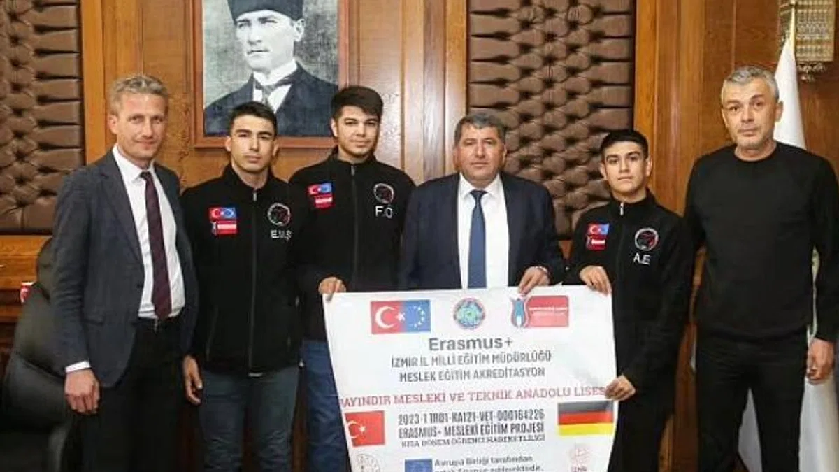 Bayındırlı Öğrenciler Belediye Başkanı Davut Sakarsu'yu Ziyaret Etti