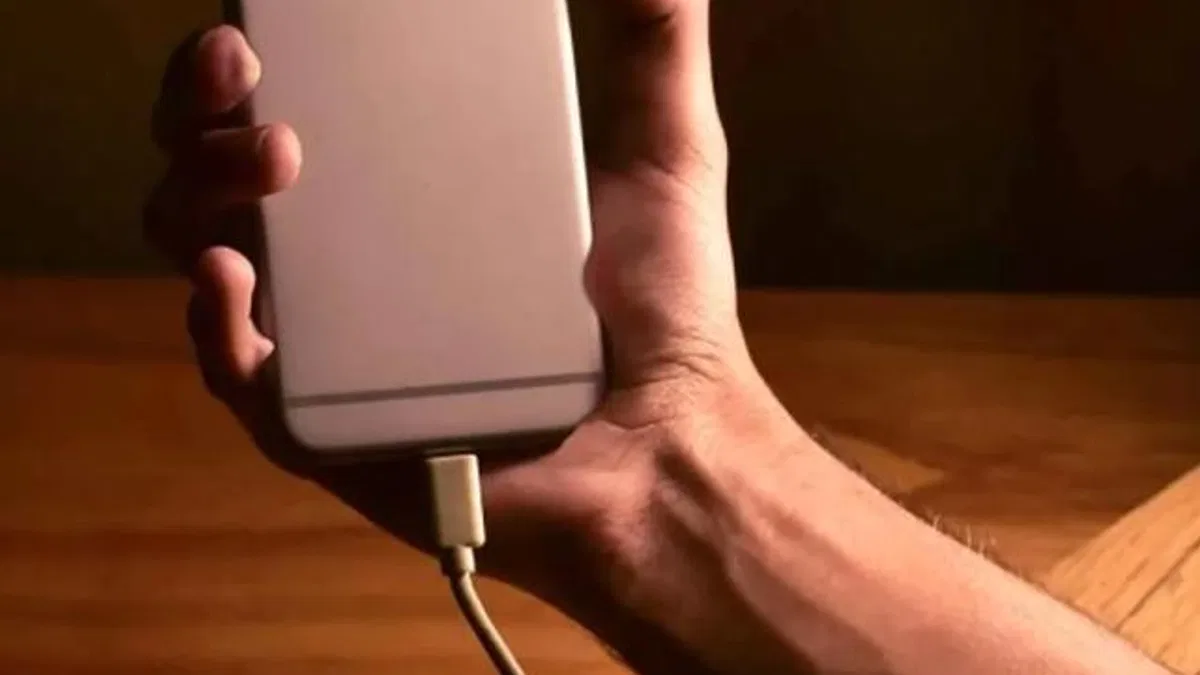 Telefonundan ayrı kalma korkusu ruh sağlığını etkiliyor!
