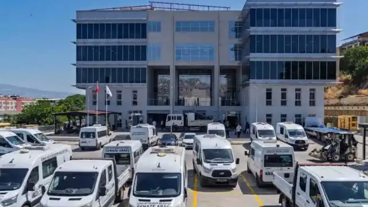 İzmir Büyükşehir'in 'Zeytinlik Hizmet Binası' hizmete açıldı