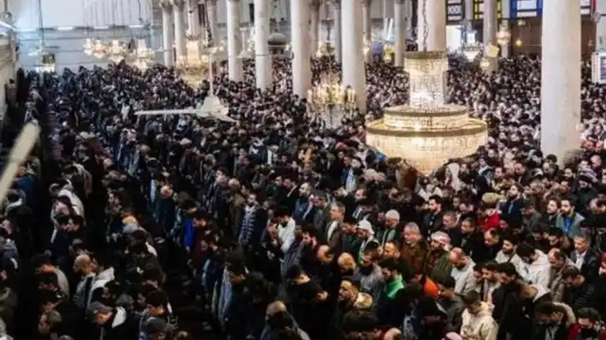 Tarihi Emevi Camii'nde ilk cuma namazı
