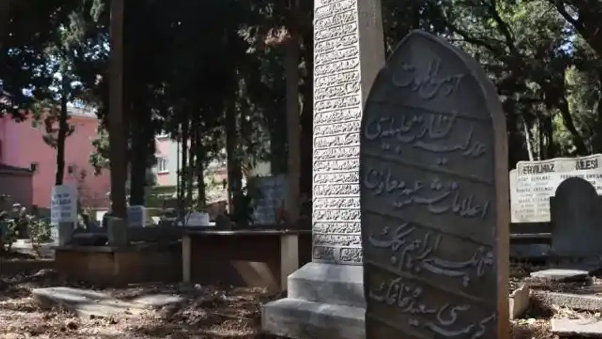 İstanbul Maltepe Mezarlığı'nda tarih gün yüzüne çıkıyor