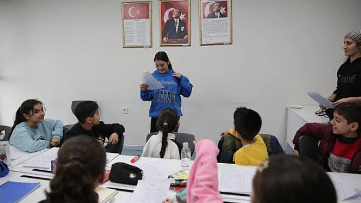 Konaklı çocuklar İngilizce Konuşma Kulübü ile dil becerilerini geliştiriyor