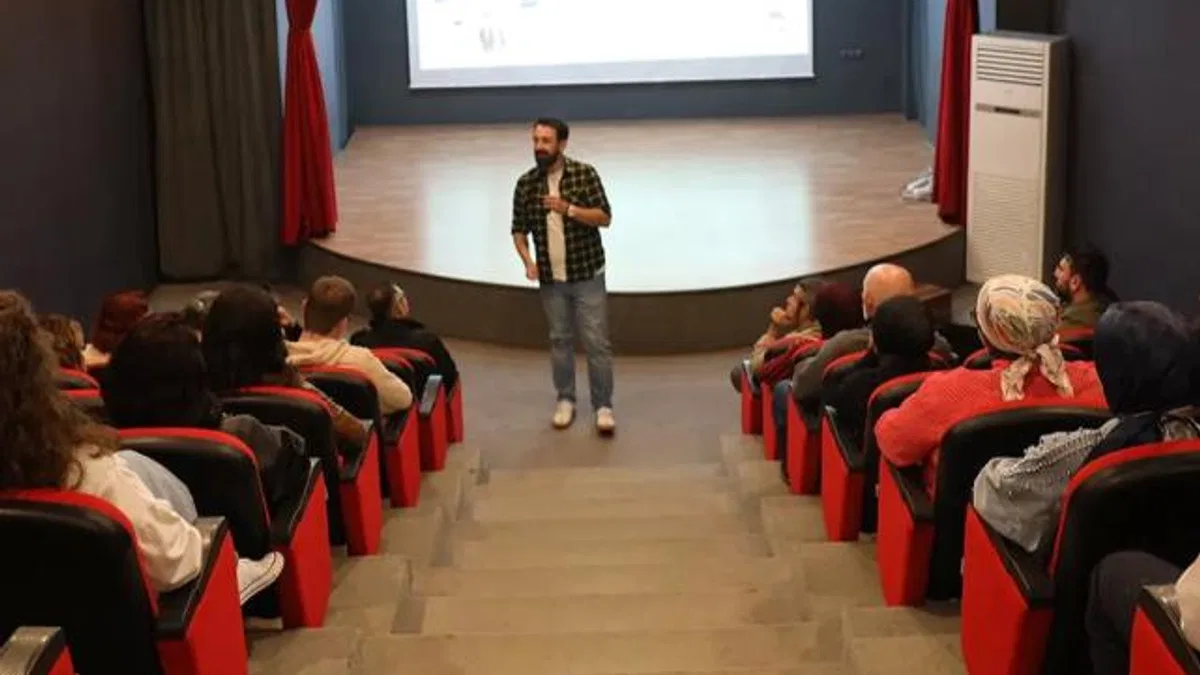 Sakarya Büyükşehir Akademi'den 'sinema' dersi