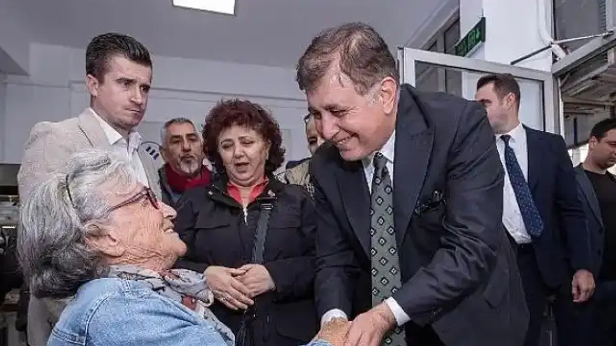 Büyükşehir'in beşinci Kent Lokantası Aliağa'da açıldı Başkan Tugay kurdeleyi kesti, tanzim satış mağazalarının müjdesini verdi