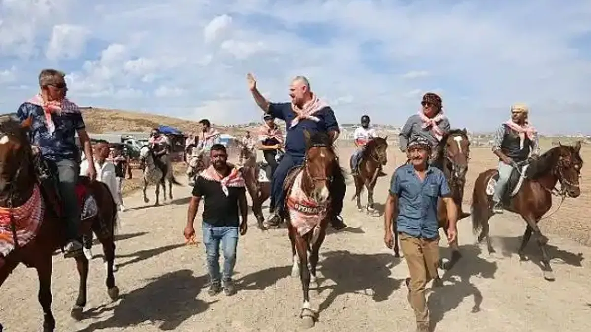 Menemen'de rahvan at şöleni yaşandı