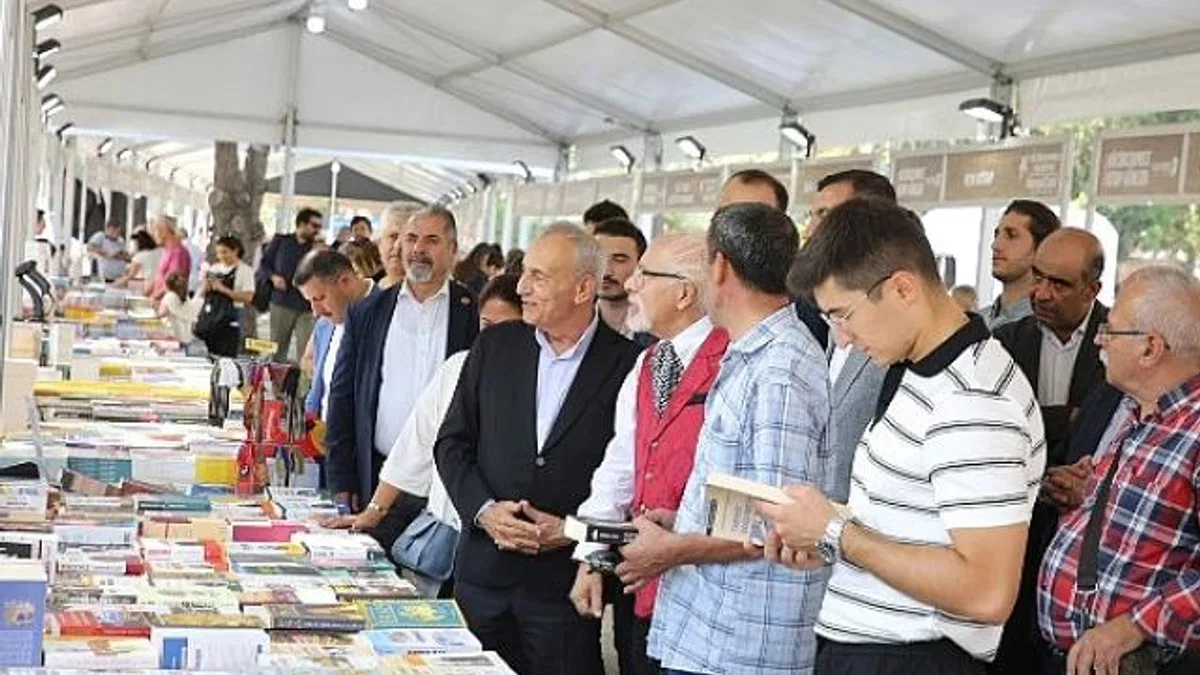 Küçükçekmece Belediyesi'nin düzenlediği ikinci Kitap Günleri başladı.