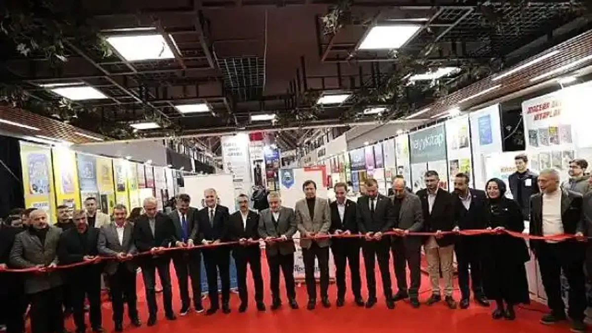 İnegöl belediyesi 8. Kitap fuarı başladı