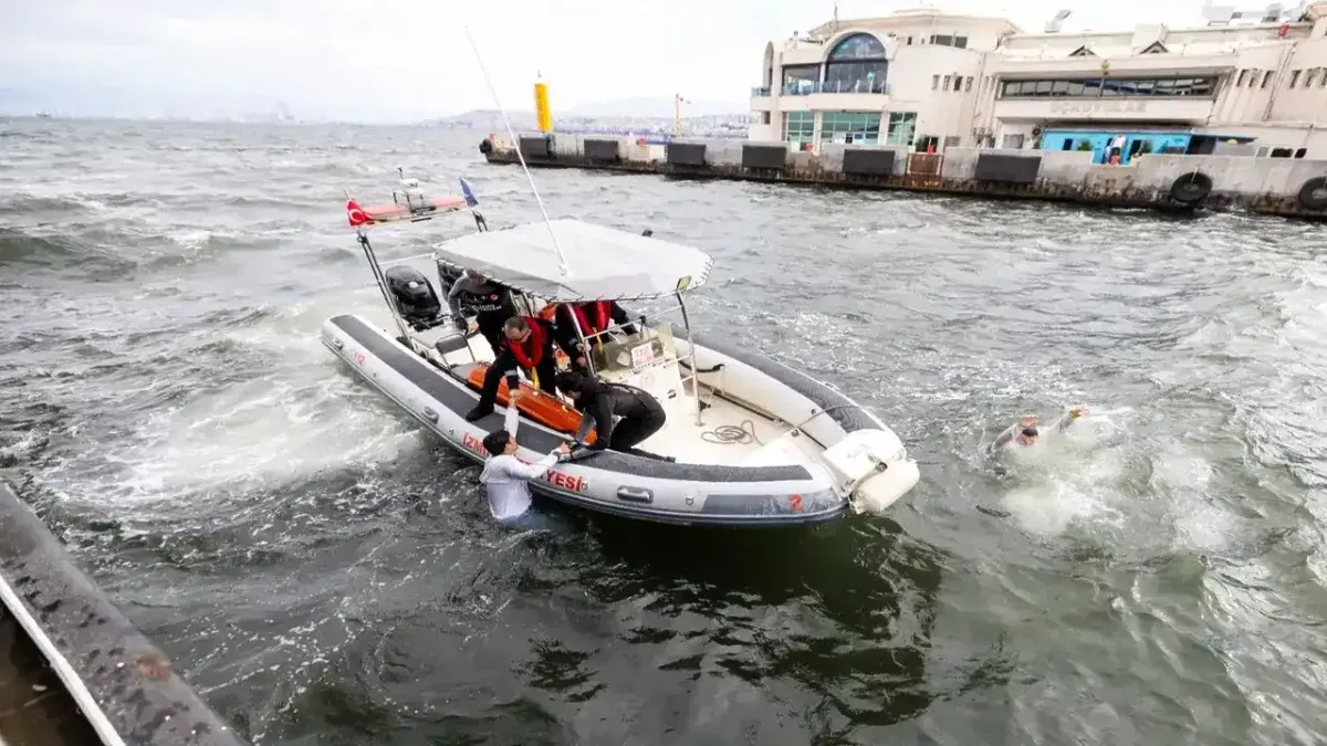 İzmir'de arabalı gemide yangın tatbikatı
