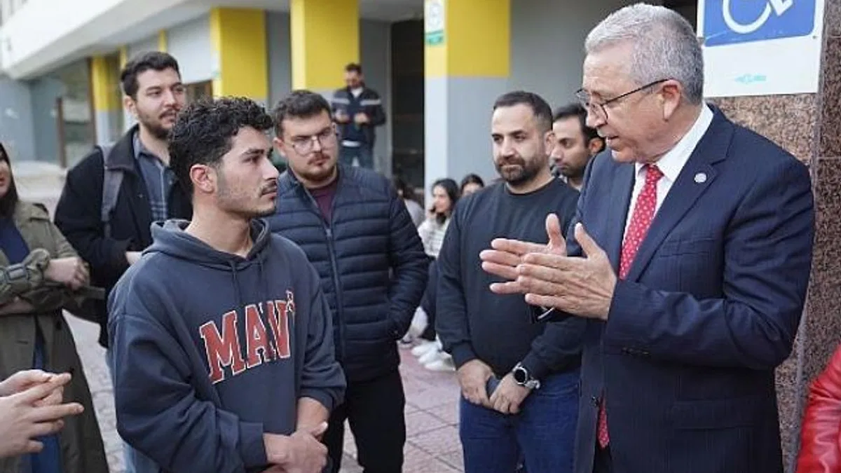 Rektör Prof. Dr. Budak sınavlara hazırlanan öğrencileri ziyaret etti