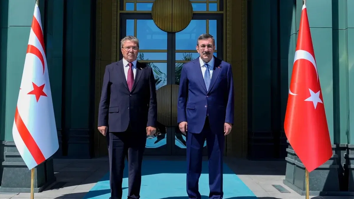 KKTC Başbakanı Ünal Üstel Külliye'de... Girne'de arama kurtarma çalışmaları titizlikle sürüyor