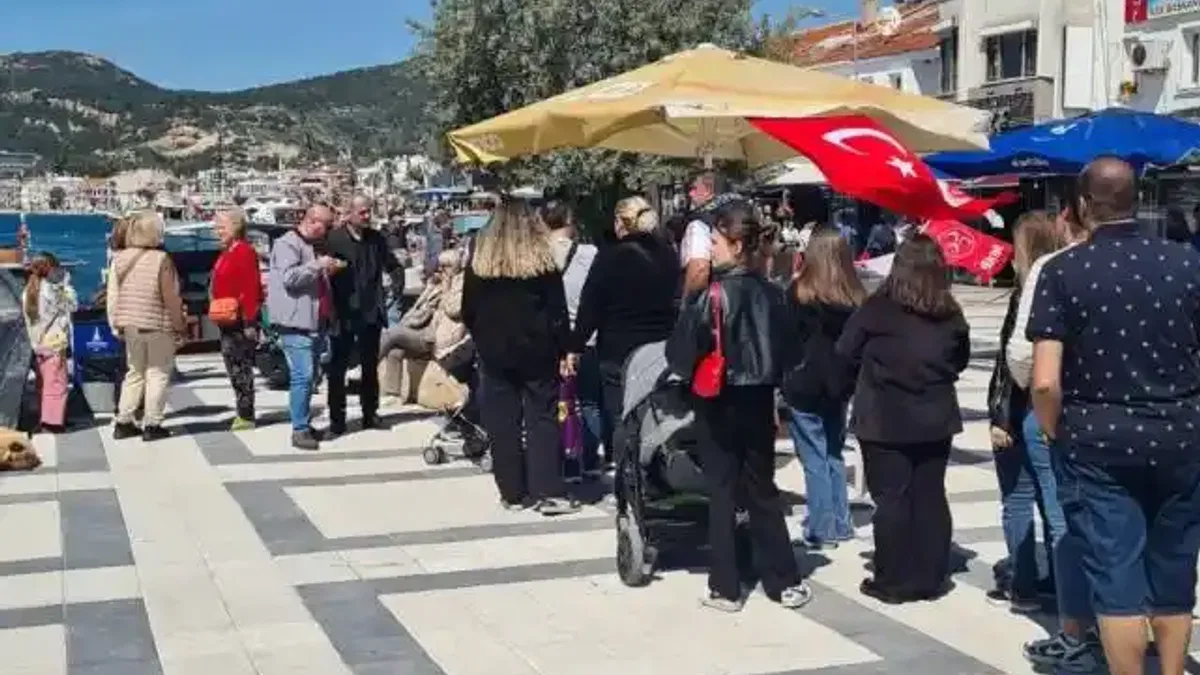 İzmir Foça'da Başbuğ Türkeş'e lokma hayrı