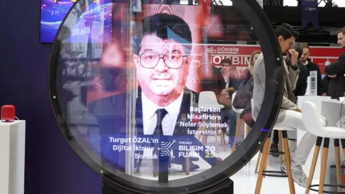 Turgut Özal hologram yöntemiyle Kocaeli Bilişim Fuarı'nda
