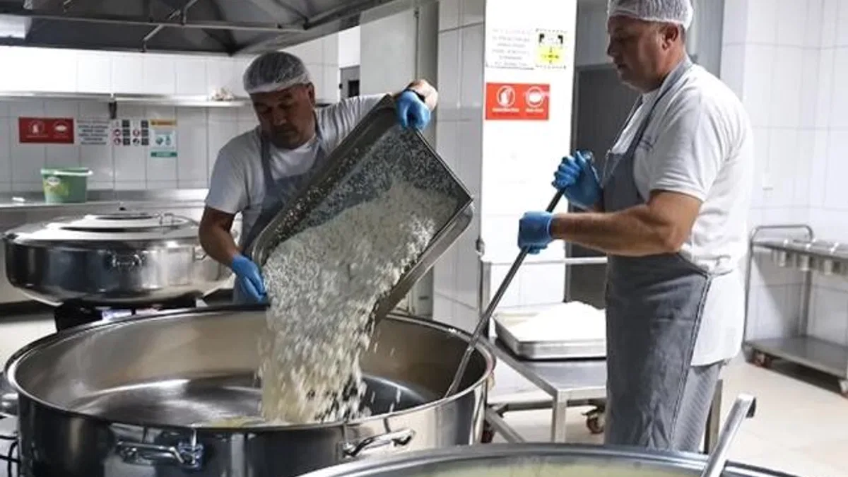Antaya Alanya Aşevi’nden günde 2 öğün sıcak yemek