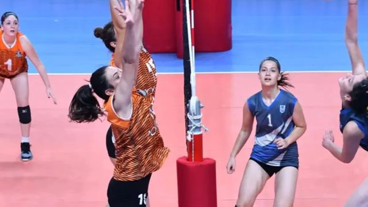 Voleybol maçında kadınlar sahada olacak