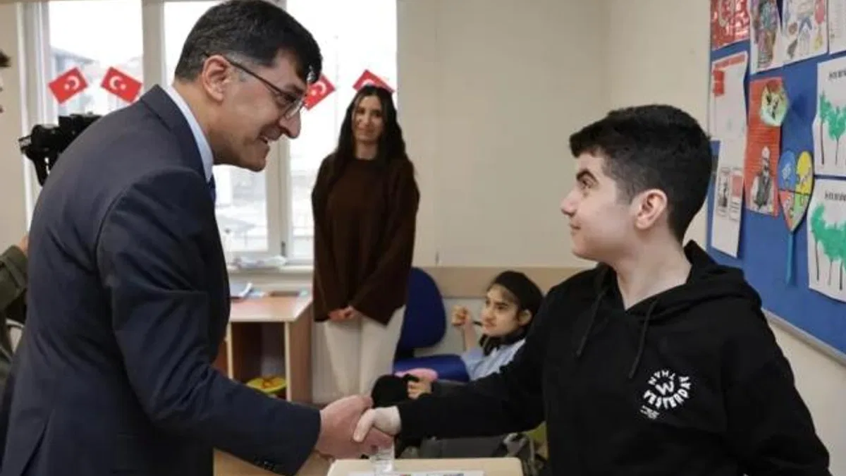 Kütahya'da Başkan Kahveci'den 'özel eğitim' ziyareti