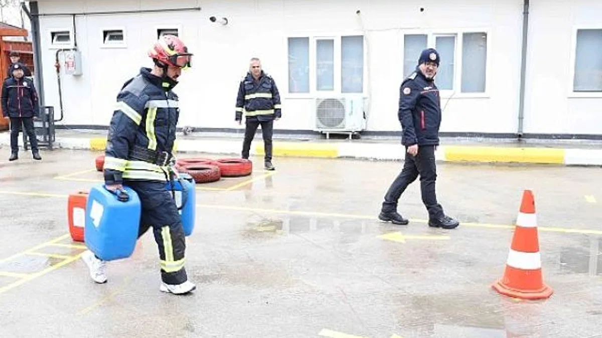 İtfaiye eri adayları zorlu parkurlarda yarışıyor