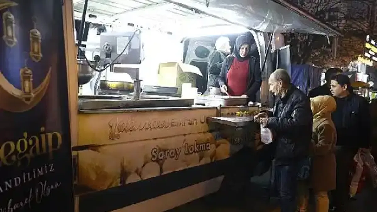 Antalya Büyükşehir Belediyesi'nden kandilde lokma ikramı