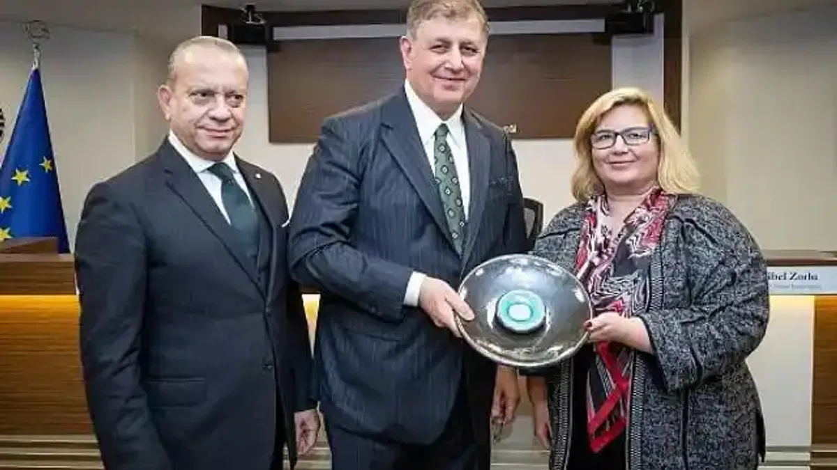 Başkan Tugay Egeli sanayicilerin konuğu oldu "Kredi verseler de vermeseler de yapacağız"