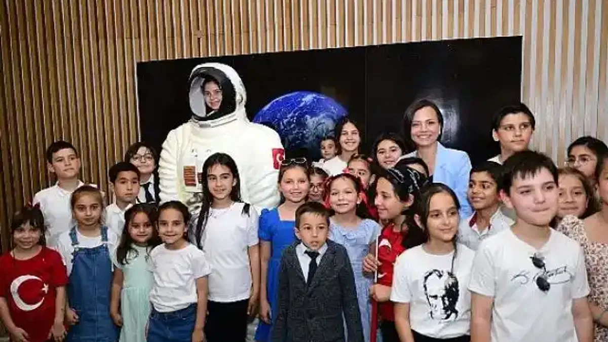 Karabağlar Belediyesi'nden çocuklara uzayla buluşma fırsatı