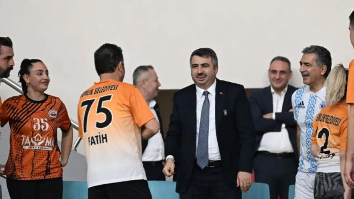 Başkan Yılmaz Belediyeler Arası Voleybol Dostluk Turnuvası'nı izledi