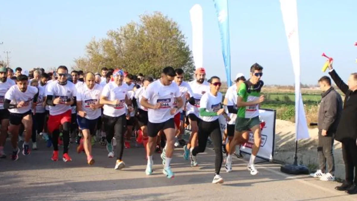 İzmir'de gençler Cumhuriyet'e koştu