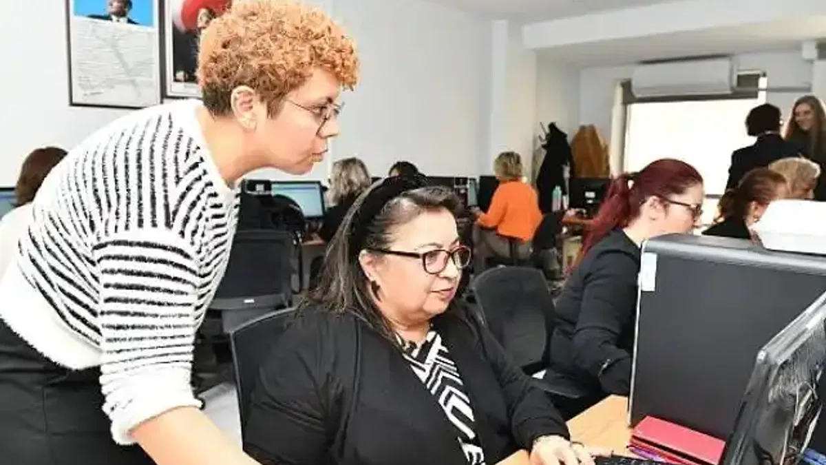 Çiğli Belediyesi'nden kadınlara destek 'Kadınlar Dijitalde Parlıyor Projesi'