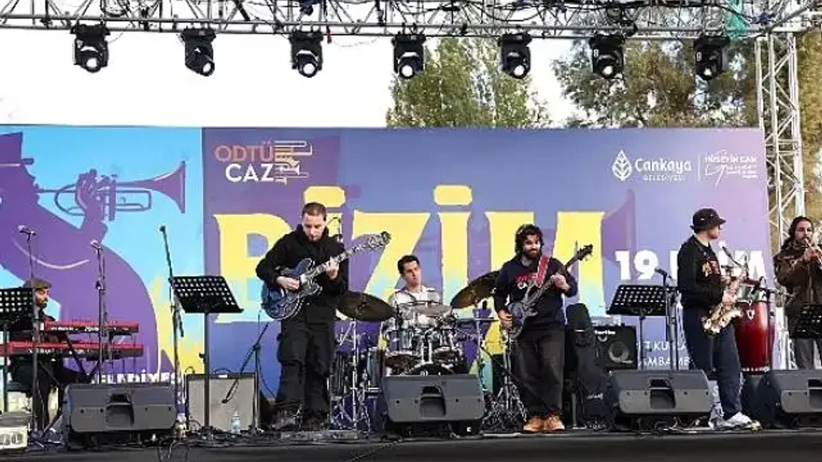 "Bizim Caz" Uğur Mumcu Parkı'ndaydı.