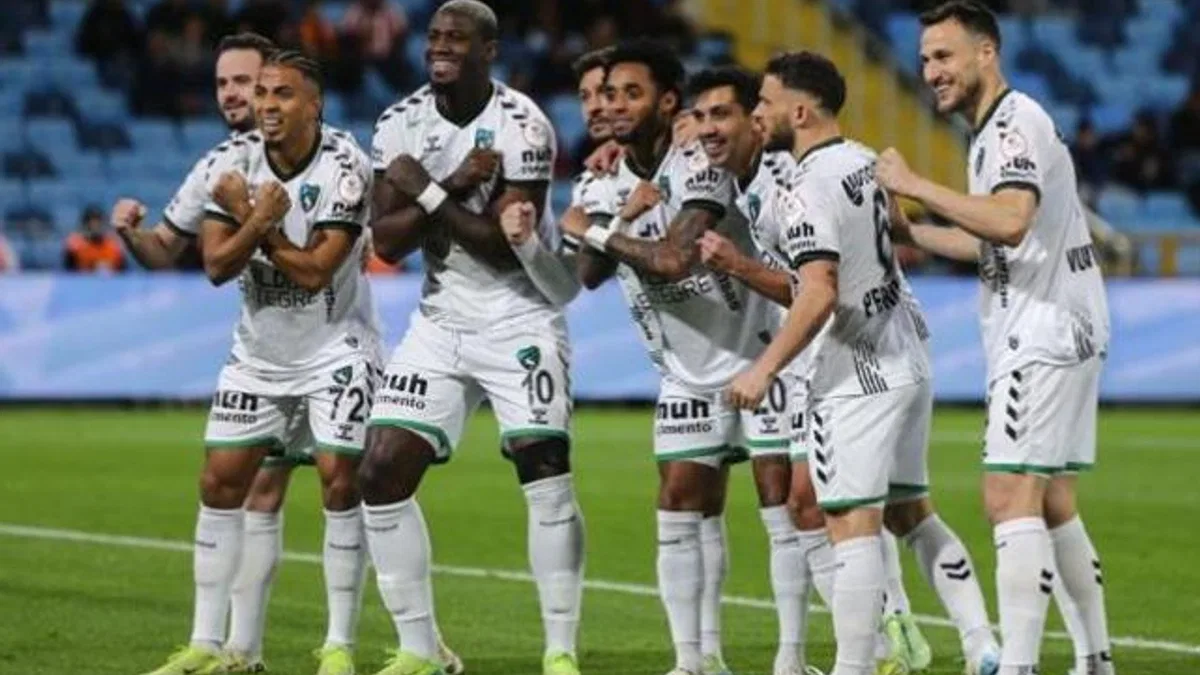 Kocaelispor 16 yıl sonra Trendyol Süper Lig'de!